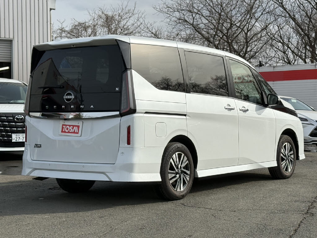 ニッサン セレナ ﾊｲｳｪｲｽﾀｰV 4WD