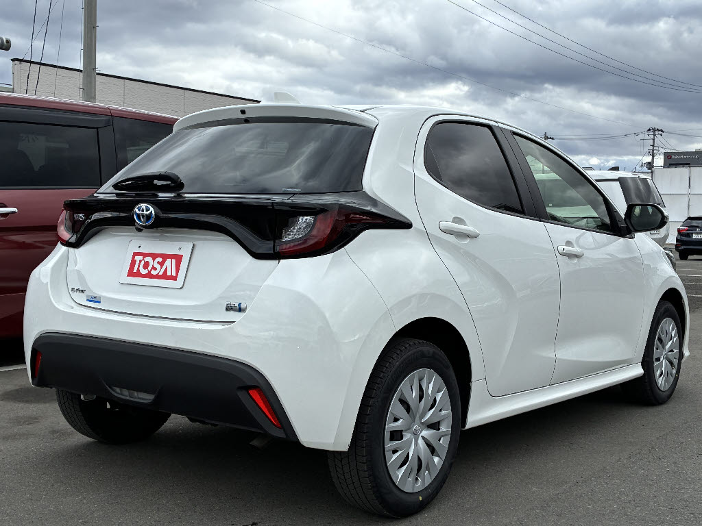 トヨタ ヤリス ハイブリッド X 4WD