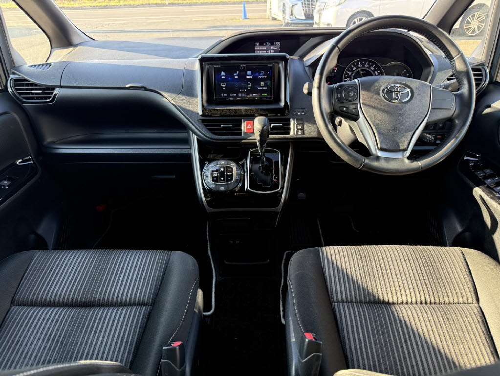 トヨタ ヴォクシー ZS 煌 4WD