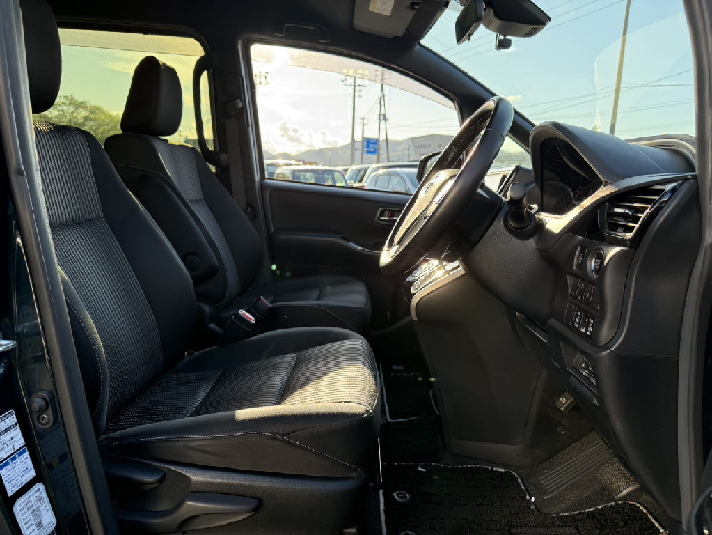 トヨタ ヴォクシー ZS 煌 4WD