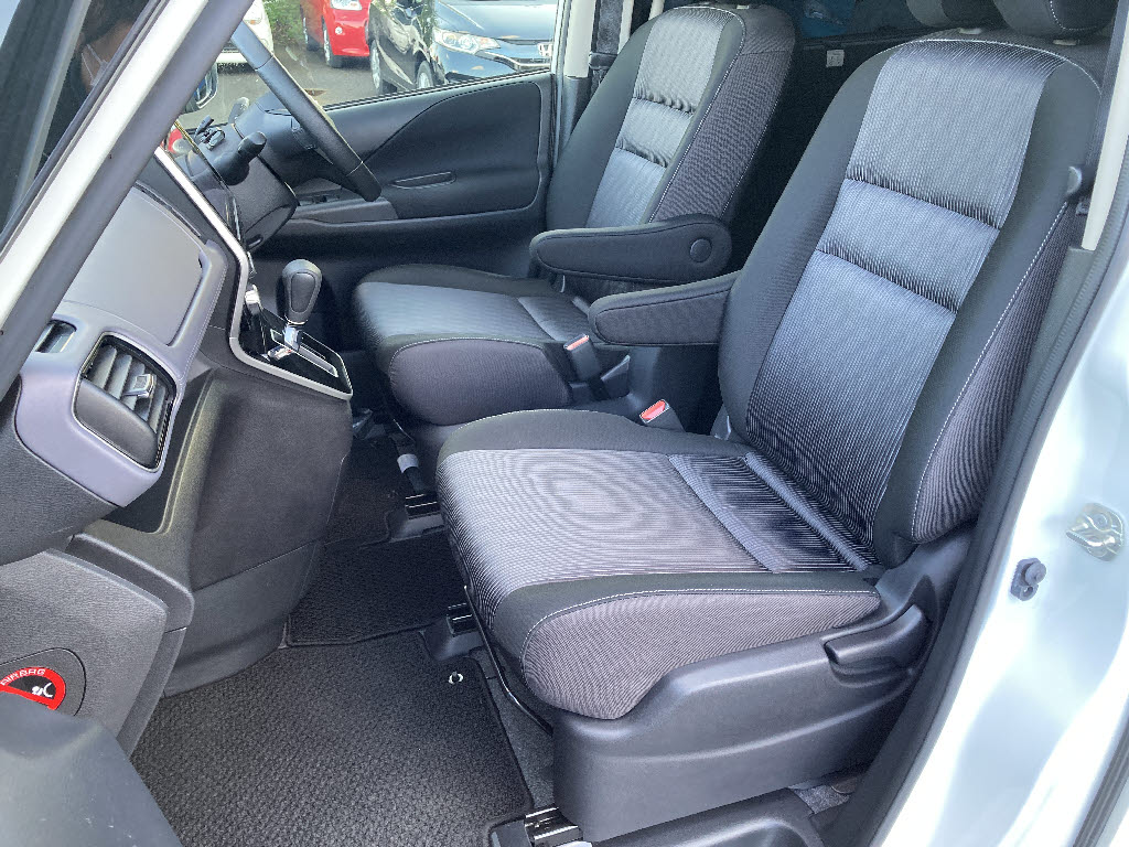 ニッサン セレナ ﾊｲｳｪｲｽﾀｰV　4WD