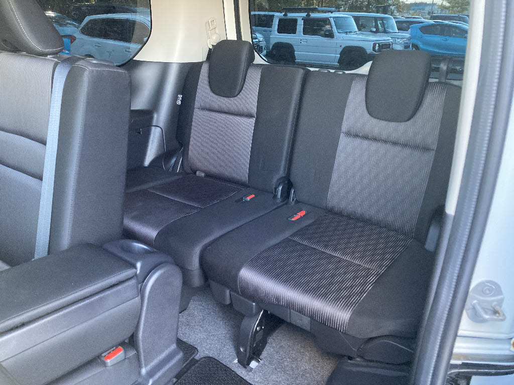 ニッサン セレナ ﾊｲｳｪｲｽﾀｰV　4WD
