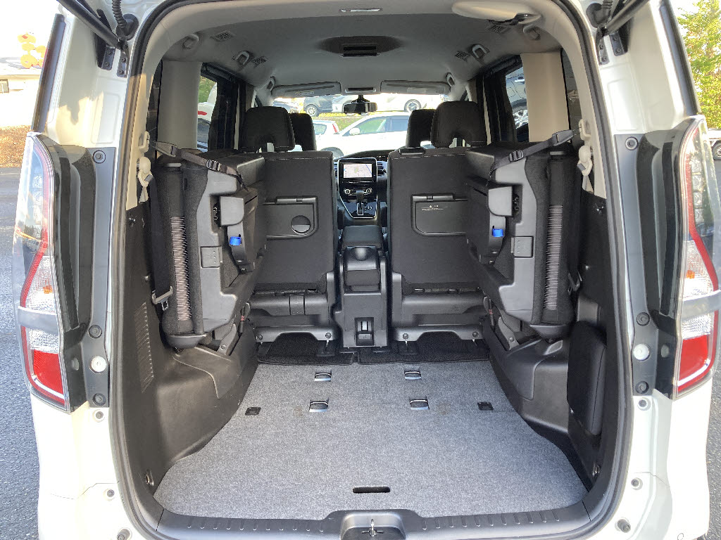ニッサン セレナ ﾊｲｳｪｲｽﾀｰV　4WD