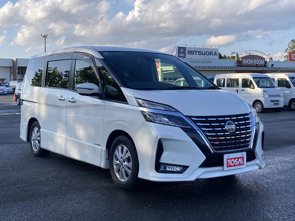 ニッサン セレナ ﾊｲｳｪｲｽﾀｰV　4WD