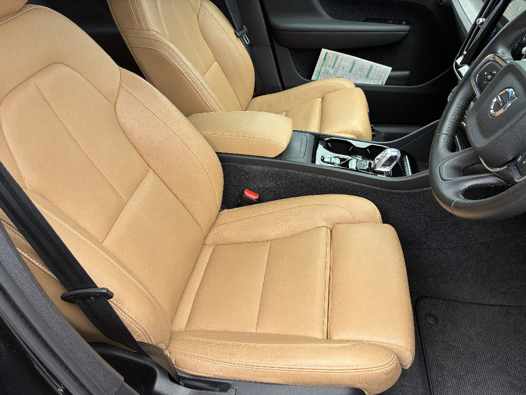 ボルボ ボルボ ＸＣ４０ B4 AWDｲﾝｽｸﾘﾌﾟｼｮﾝ