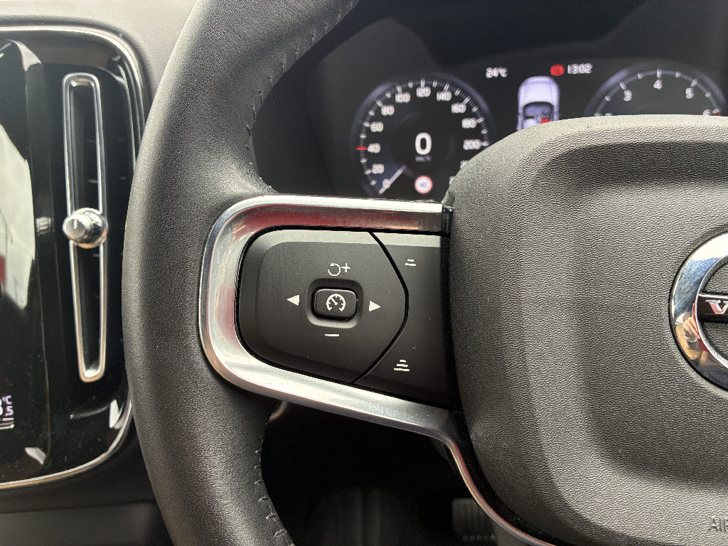 ボルボ ボルボ ＸＣ４０ B4 AWDｲﾝｽｸﾘﾌﾟｼｮﾝ