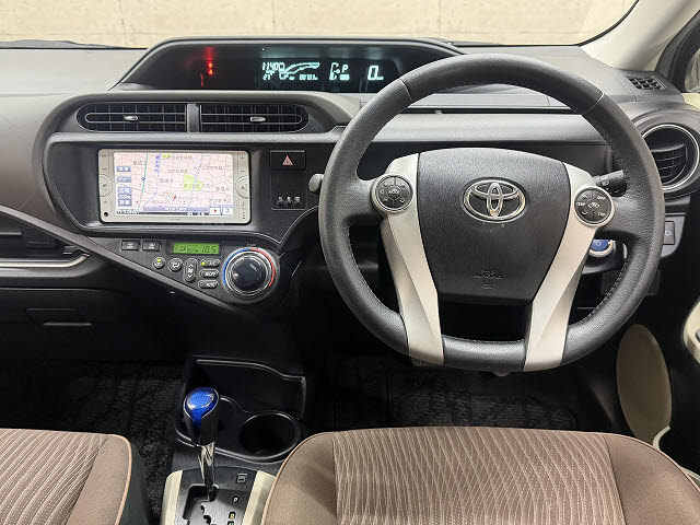 トヨタ アクア G