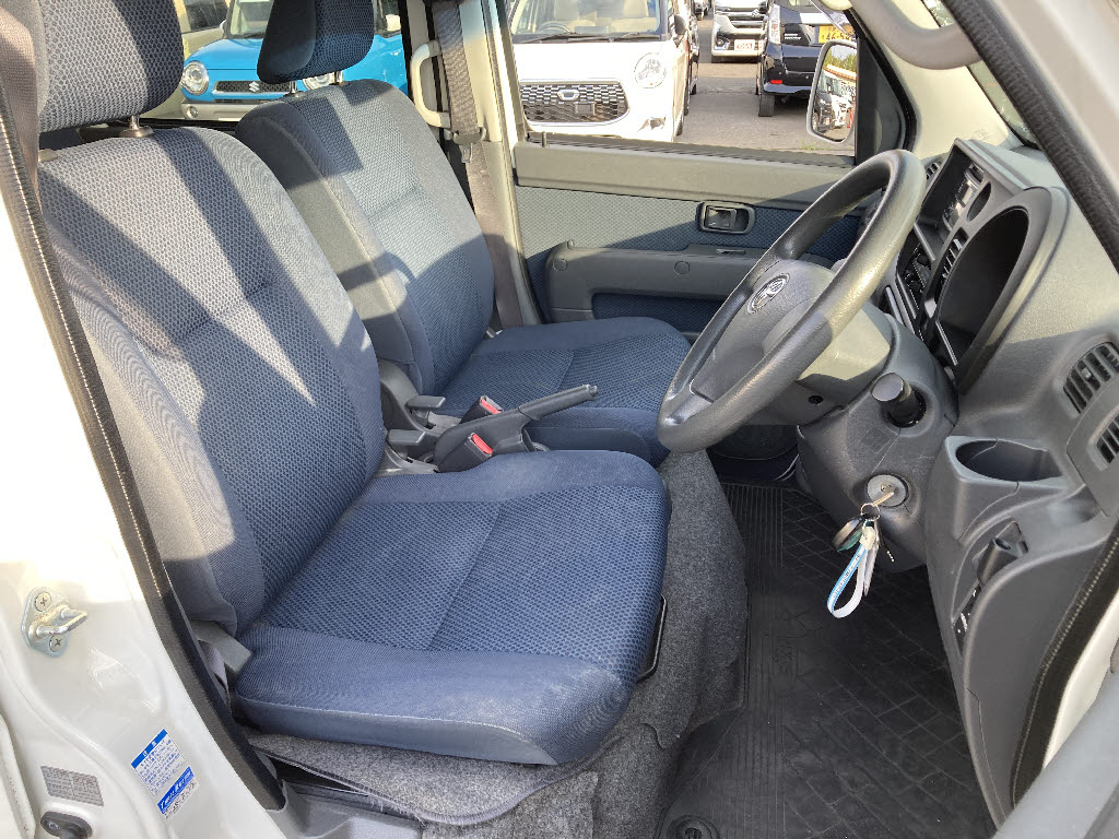 トヨタ ピクシスＶ ｸﾙｰｽﾞ 4WD