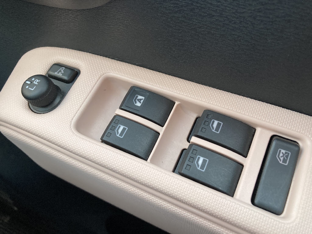 ダイハツ ミラココア ココアプラスX 4WD