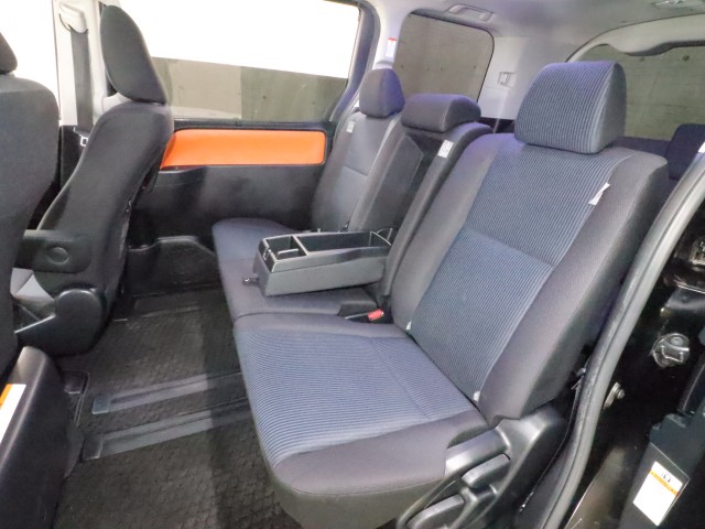 トヨタ ヴォクシー ZS 助手席ﾘﾌﾄｱｯﾌﾟｼｰﾄ車