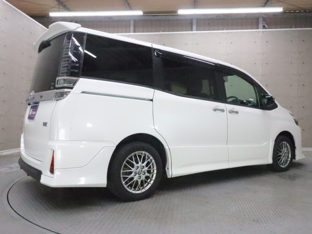 トヨタ ｳﾞｫｸｼｰﾊｲﾌﾞﾘｯﾄﾞ ﾊｲﾌﾞﾘｯﾄﾞZSｷﾗﾒｷ3