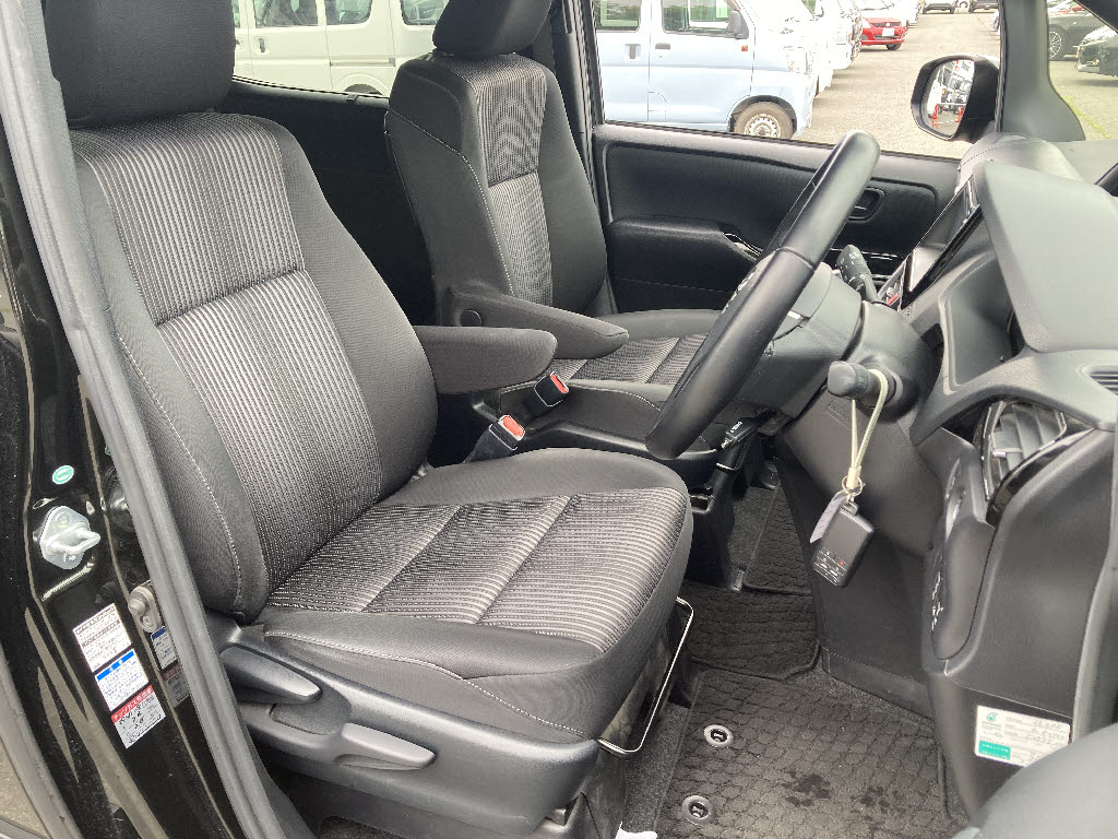 トヨタ ヴォクシー ZS 4WD
