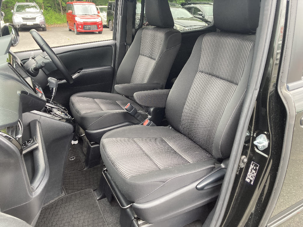 トヨタ ヴォクシー ZS 4WD