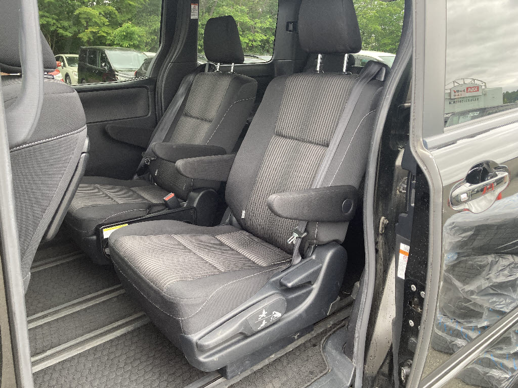 トヨタ ヴォクシー ZS 4WD