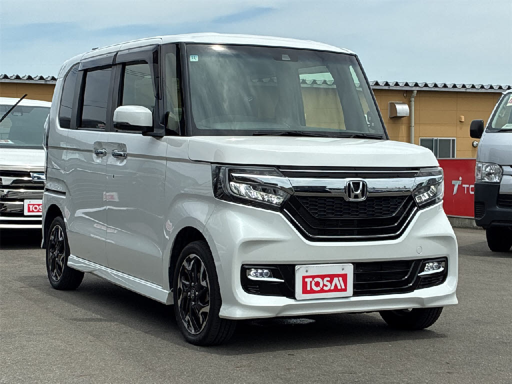 ホンダ Ｎ　ＢＯＸカスタム G・Lﾀｰﾎﾞﾎﾝﾀﾞｾﾝｼﾝｸﾞ 4WD
