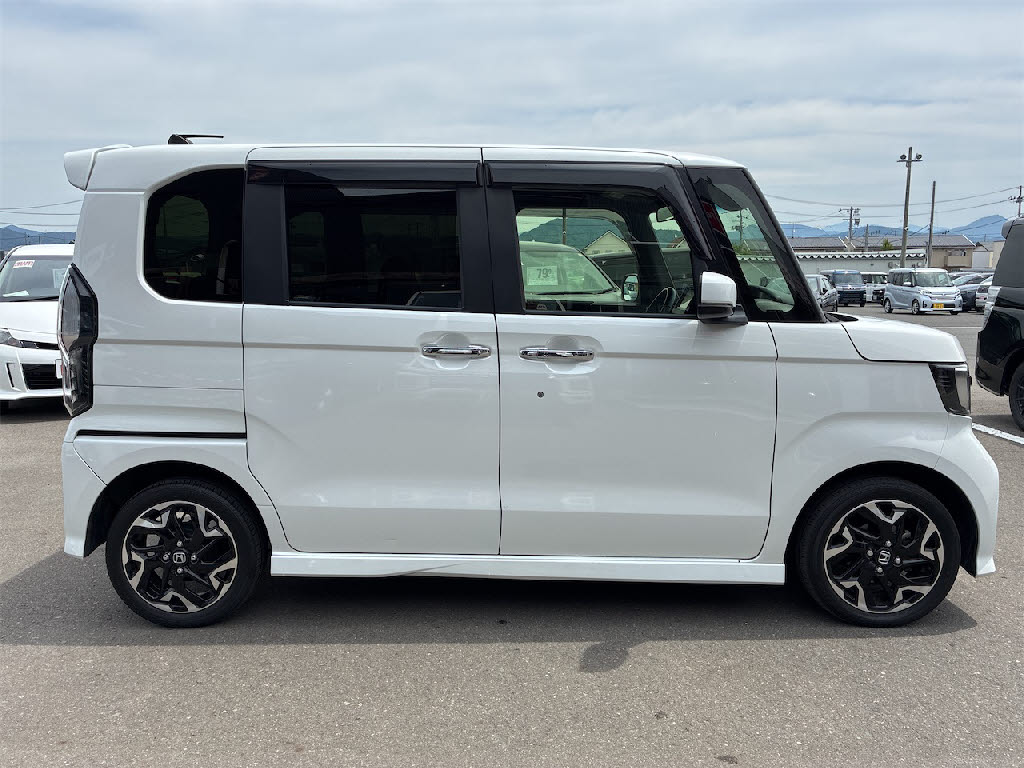 ホンダ Ｎ　ＢＯＸカスタム G・Lﾀｰﾎﾞﾎﾝﾀﾞｾﾝｼﾝｸﾞ 4WD