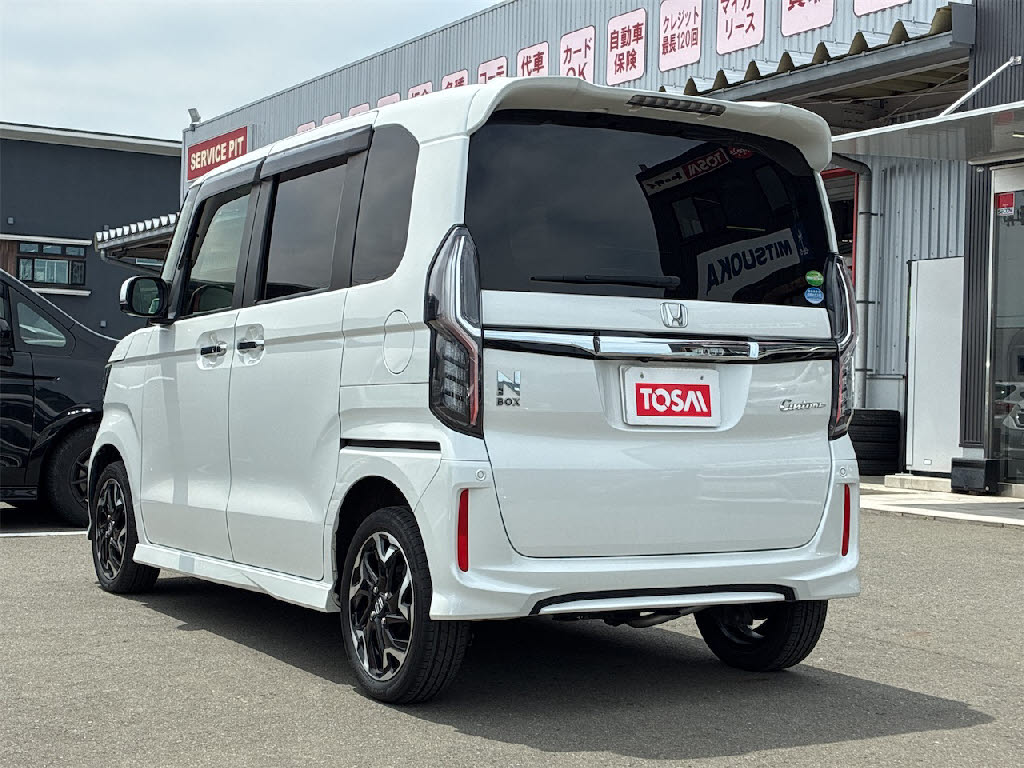 ホンダ Ｎ　ＢＯＸカスタム G・Lﾀｰﾎﾞﾎﾝﾀﾞｾﾝｼﾝｸﾞ 4WD