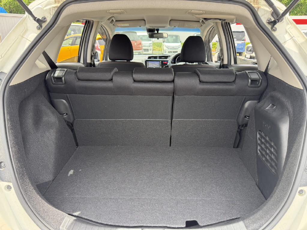 ホンダ ﾌｨｯﾄﾊｲﾌﾞﾘｯﾄﾞ Fﾊﾟｯｹｰｼﾞ 4WD