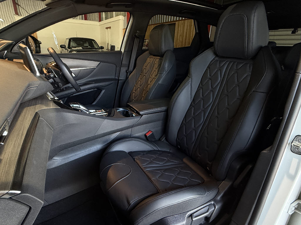 プジョー プジョー３００８ GT ﾊｲﾌﾞﾘｯﾄﾞ4