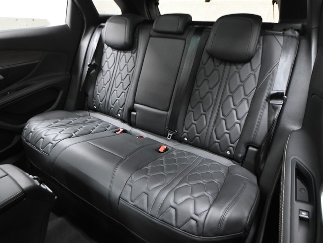 プジョー プジョー３００８ GT ﾊｲﾌﾞﾘｯﾄﾞ4