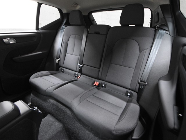 ボルボ ボルボ ＸＣ４０ Ｂ４ ＡＷＤ モーメンタム