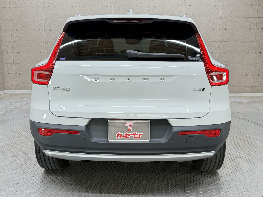 ボルボ ボルボ ＸＣ４０ Ｂ４ ＡＷＤ モーメンタム