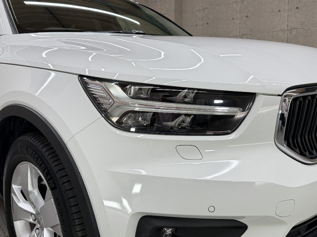 ボルボ ボルボ ＸＣ４０ Ｂ４ ＡＷＤ モーメンタム