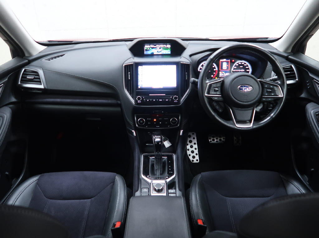 スバル フォレスター スポーツ　4WD