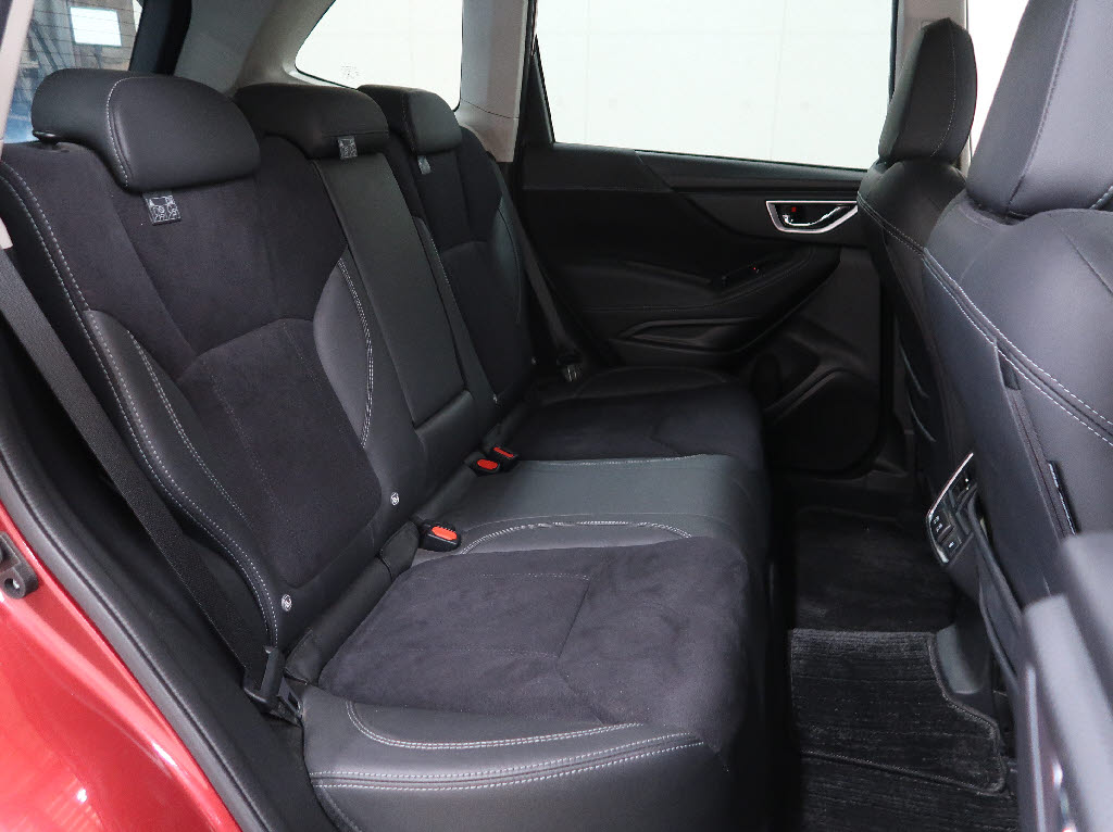 スバル フォレスター スポーツ　4WD