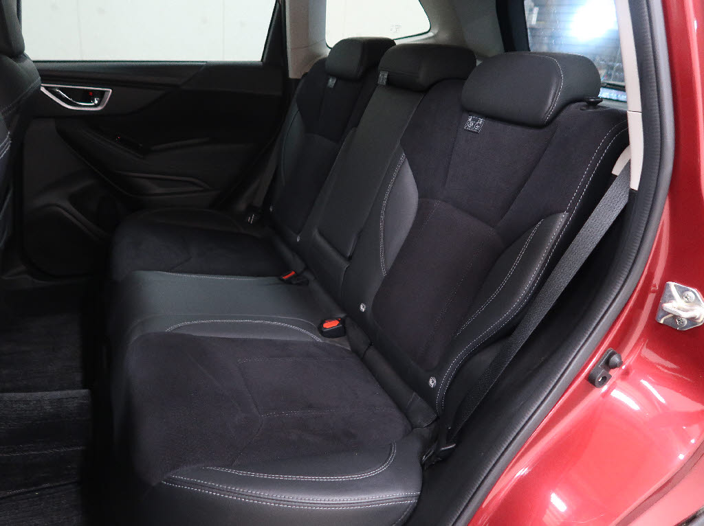 スバル フォレスター スポーツ　4WD
