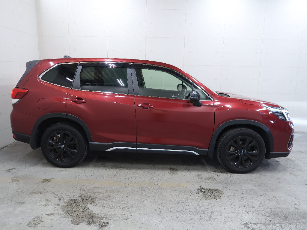 スバル フォレスター スポーツ　4WD
