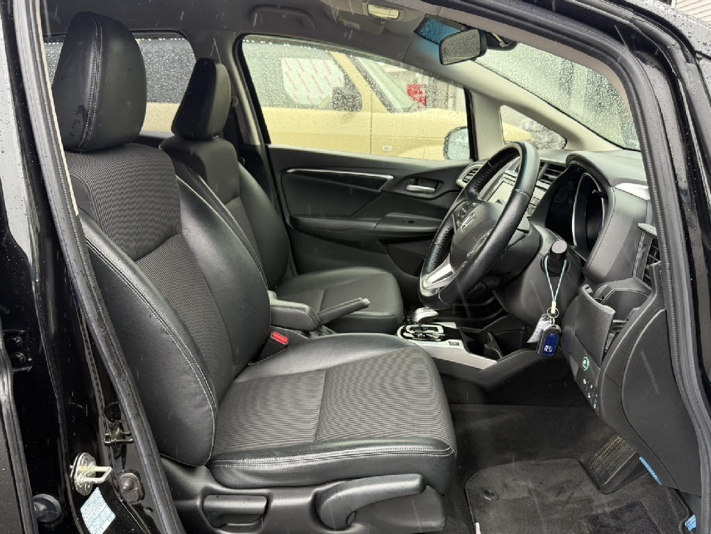 ホンダ ﾌｨｯﾄﾊｲﾌﾞﾘｯﾄﾞ Lﾎﾝﾀﾞｾﾝｼﾝｸﾞ 4WD