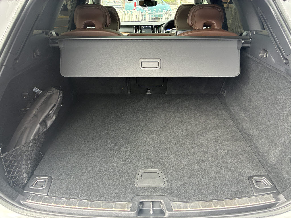 ボルボ ボルボ ＸＣ６０ ｱﾙﾃｨﾒｯﾄB5-AWD