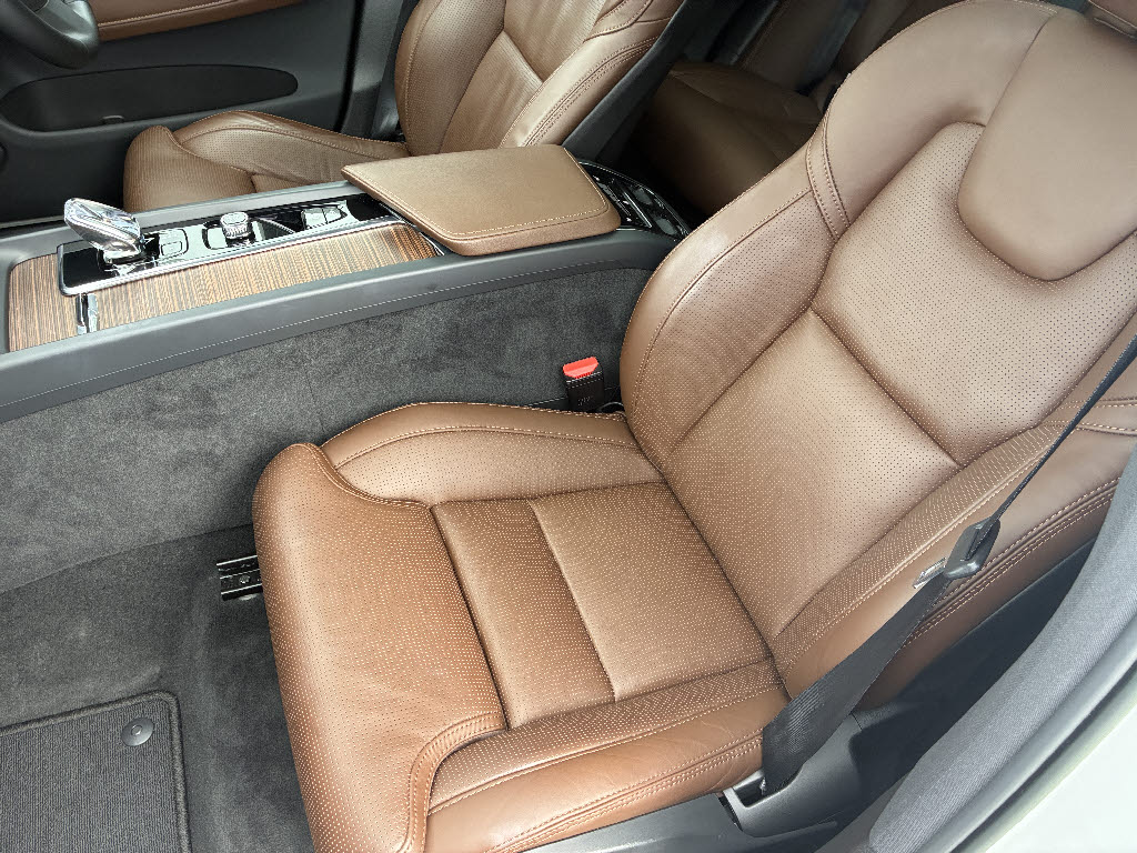 ボルボ ボルボ ＸＣ６０ ｱﾙﾃｨﾒｯﾄB5-AWD
