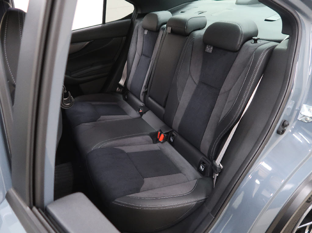 スバル ＷＲＸ STIｽﾎﾟｰﾂｼｬｰﾌﾟ