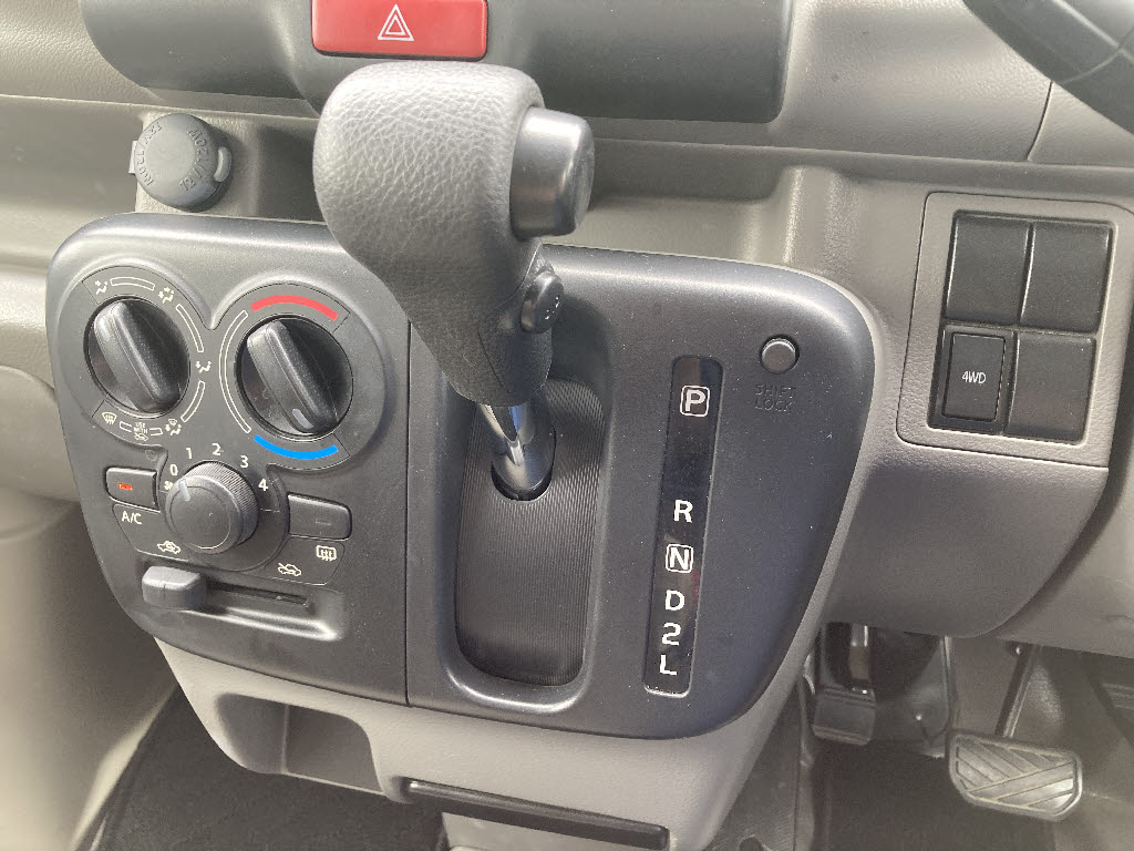 ニッサン NV100ｸﾘｯﾊﾟｰV DX GLﾊﾟｯｹｰｼﾞ ﾊｲﾙｰﾌ 4WD