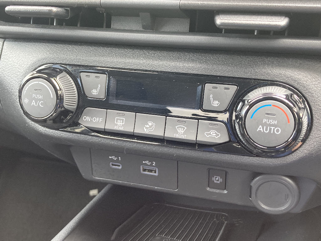 ニッサン ノート X FOUR 4WD