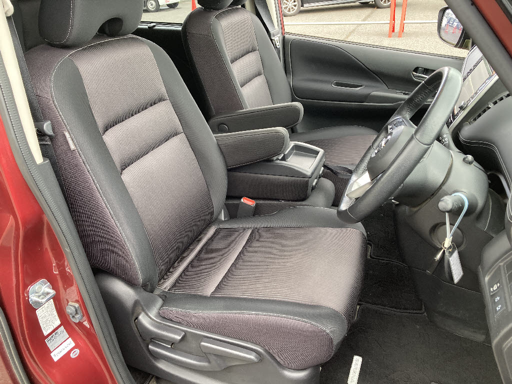 ニッサン セレナ ﾊｲｳｪｲｽﾀｰ 4WD