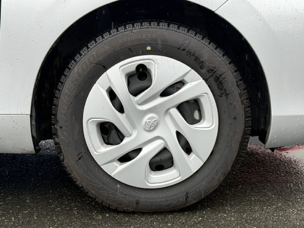 トヨタ アクア X 4WD