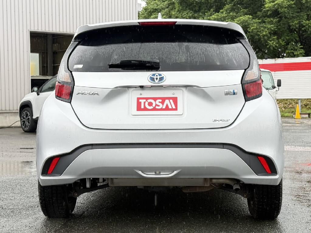 トヨタ アクア X 4WD