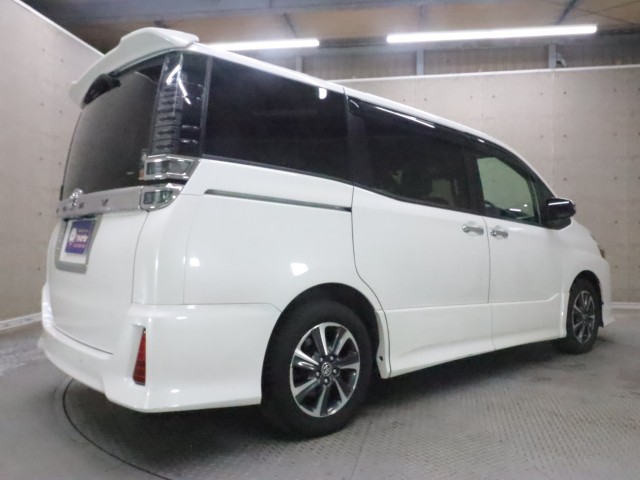 トヨタ ヴォクシー ＺＳ煌３