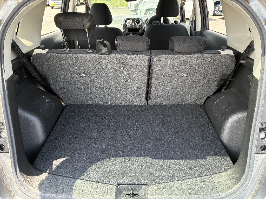 ニッサン ノート e-POWER B FOUR