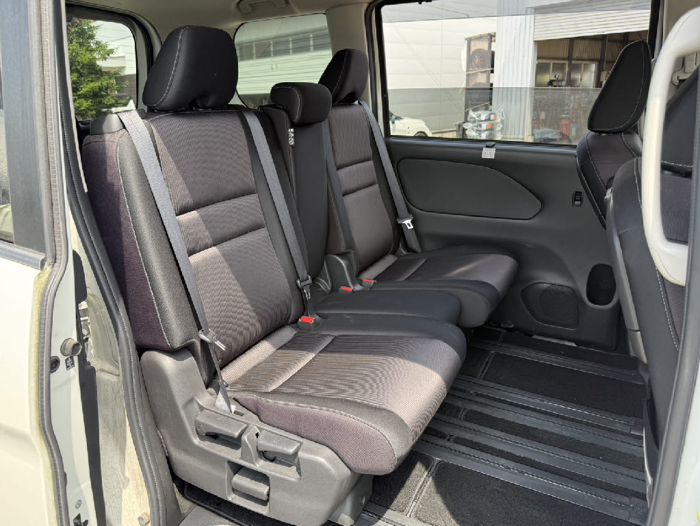 ニッサン セレナ ﾊｲｳｪｲｽﾀｰ 4WD