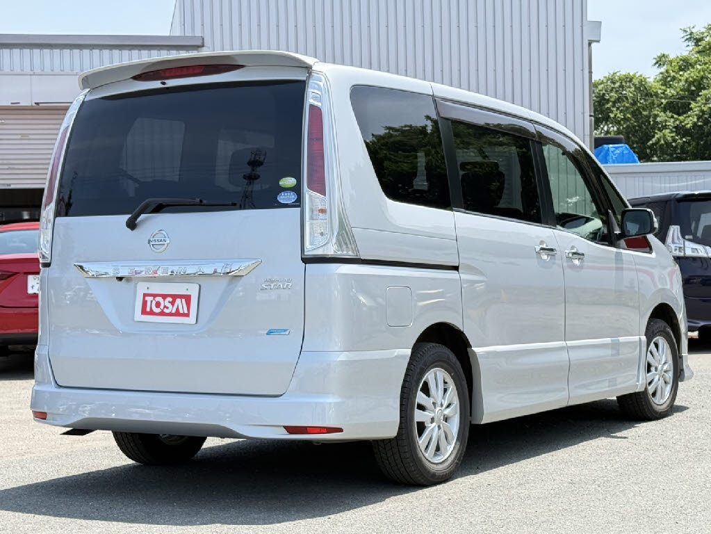 ニッサン セレナ ﾊｲｳｪｲｽﾀｰVｾﾚｸｼｮﾝ 4WD