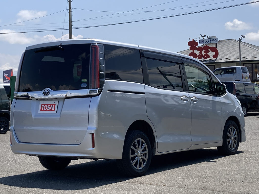 トヨタ ノア X 4WD