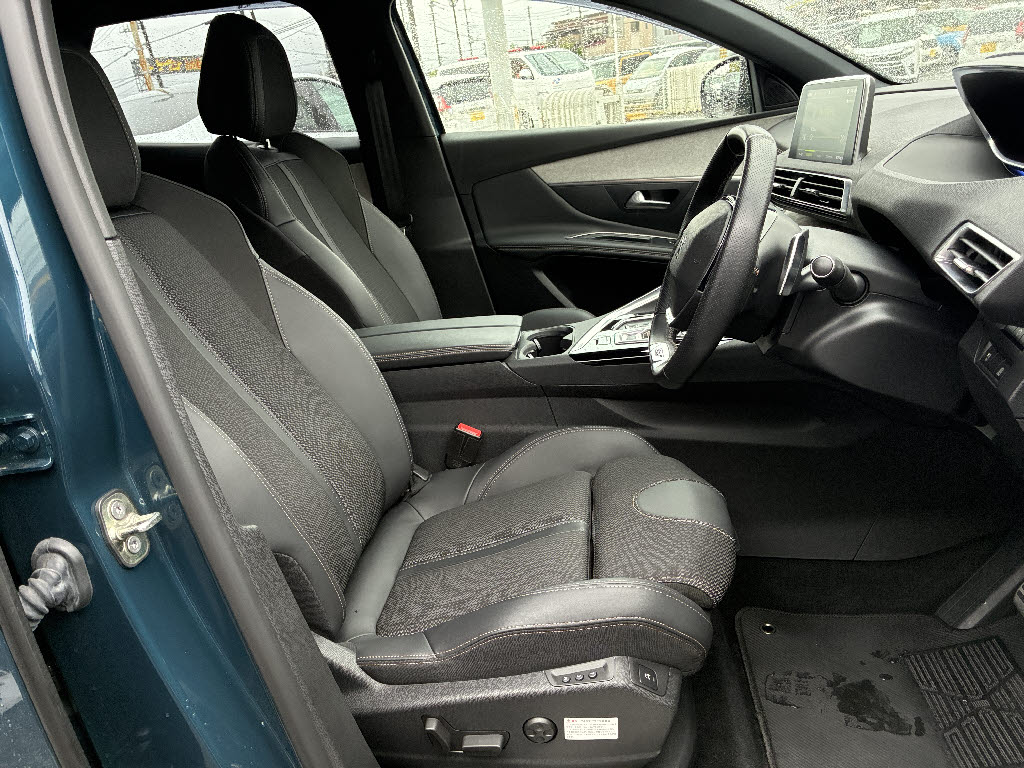プジョー プジョー３００８ GT ﾊｲﾌﾞﾘｯﾄﾞ4  4WD