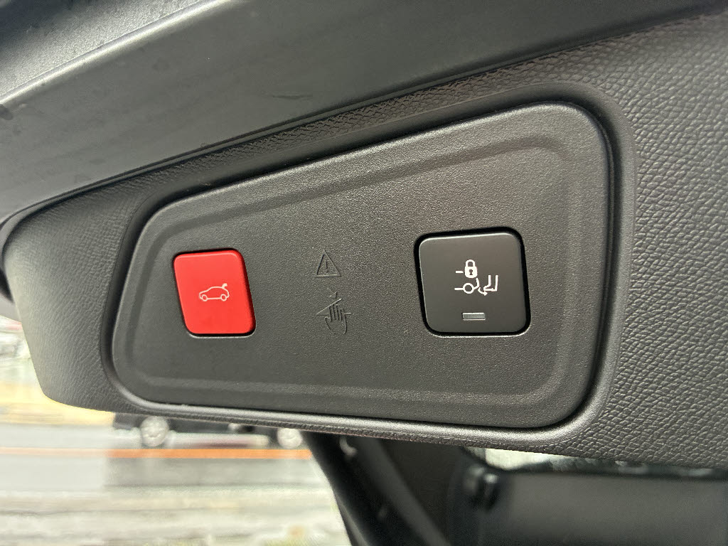 プジョー プジョー３００８ GT ﾊｲﾌﾞﾘｯﾄﾞ4  4WD