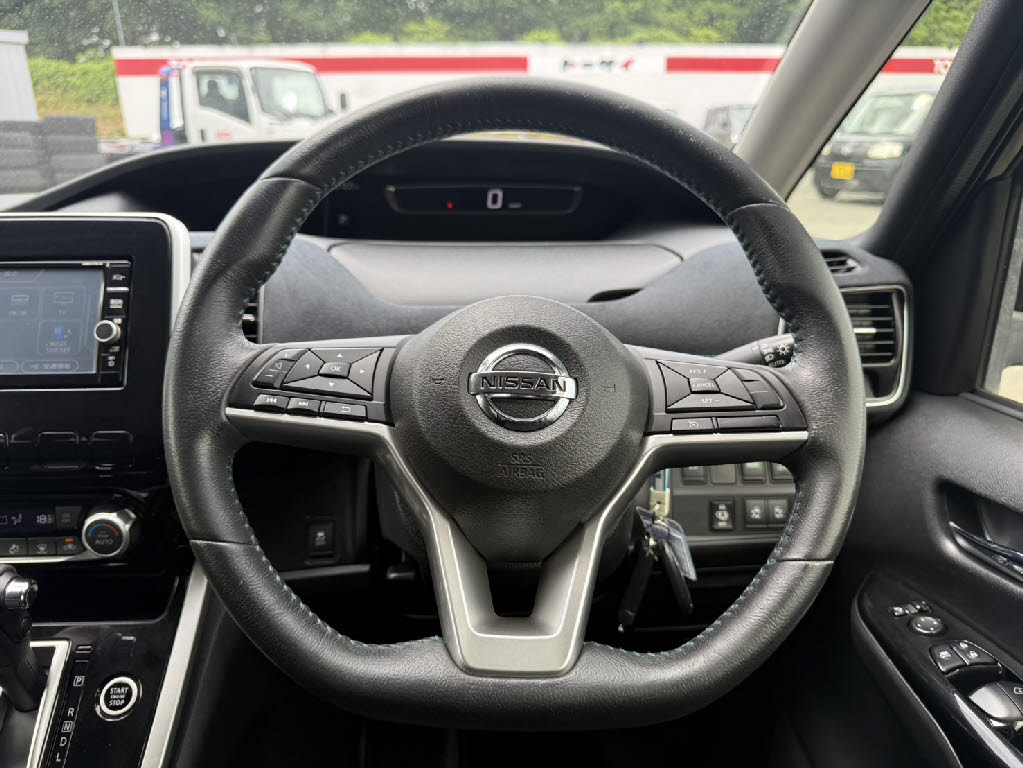 ニッサン セレナＨＶ ﾗｲﾀﾞｰ 4WD