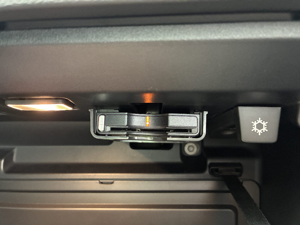 ボルボ ボルボ ＸＣ４０ Ｔ４　Ｒデザイン