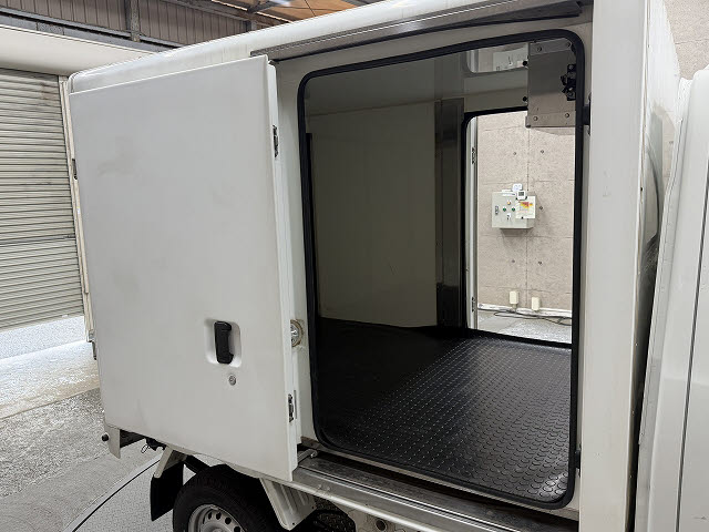 ダイハツ ハイゼットＴ ＦＲＰ中温冷凍車 両側スライドドア仕様